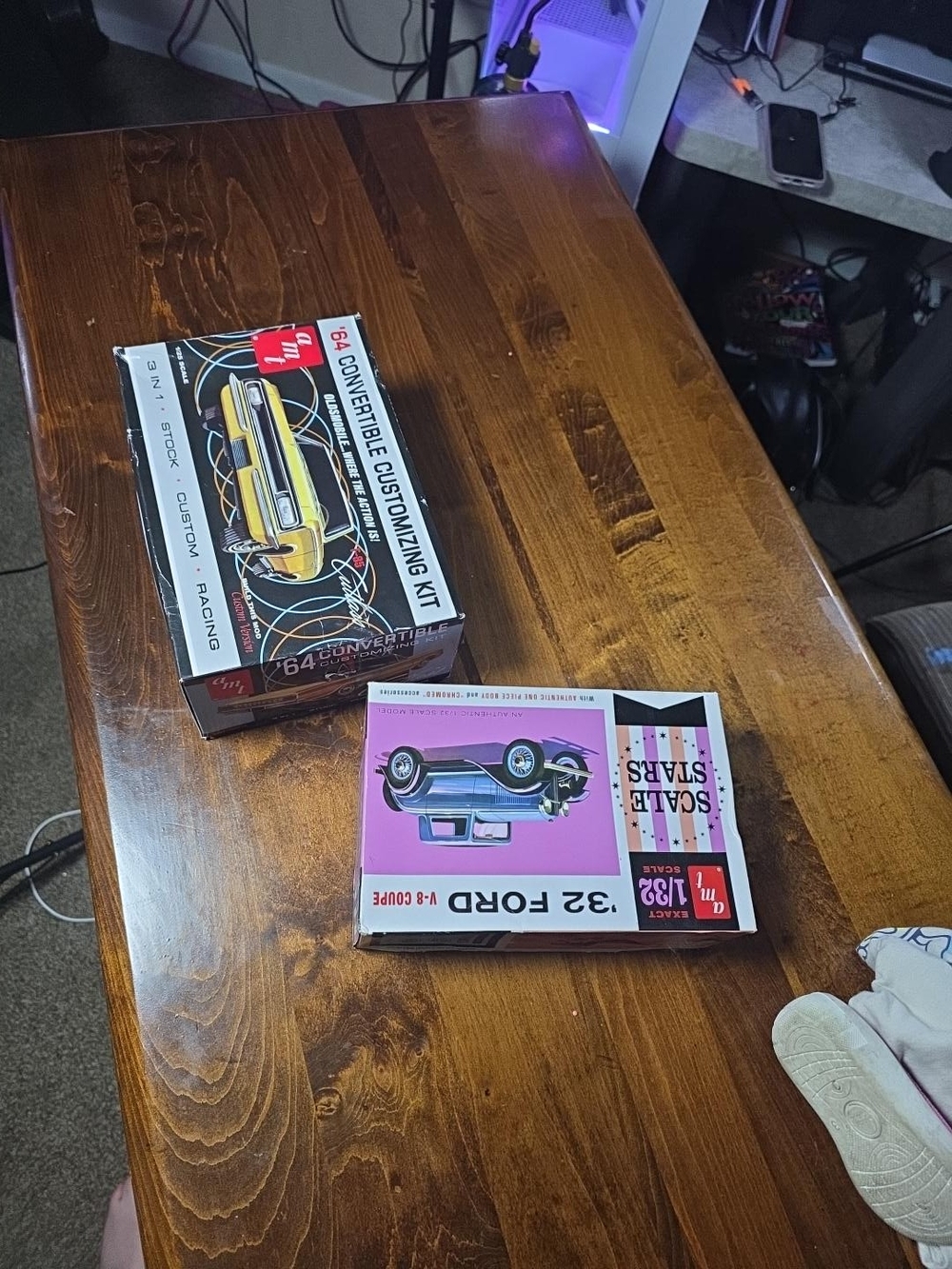 Pair of Classic Model Car Kits – Yellow Convertible & Pink/Blue '32 Ford
